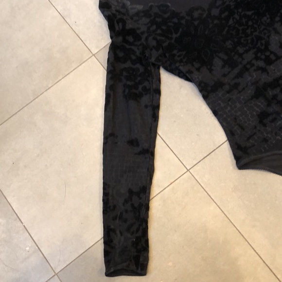 Ritmo di Perla One Piece Nylon Bodysuit with Raised Velvety Floral Design - Picture 6 of 16